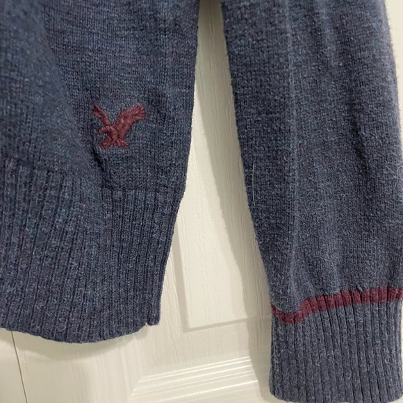 Like new American Eagle outfitters Men”s gray and blue sweater, size small - Picture 4 of 5